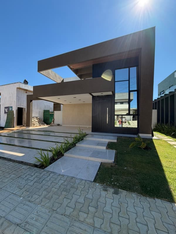 Casas alto padrão, contemporânea com piscina aquecida no condomínio CASA em PRIMAVERA HORTO PREMIER, VITÓRIA DA CONQUISTA em Vitória da Conquista.